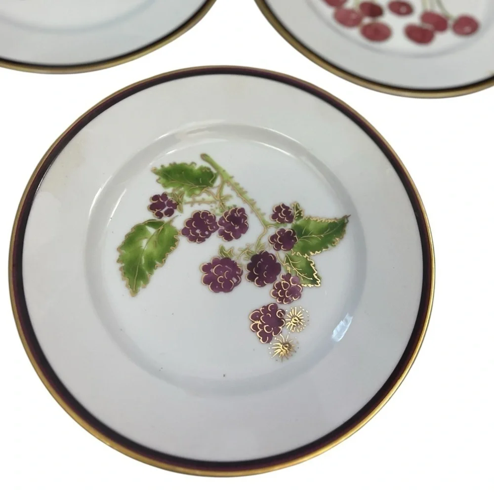 3 CRATE & BARREL Berries Fruits DESSERT Salad Plates Gold Rim 8.2…